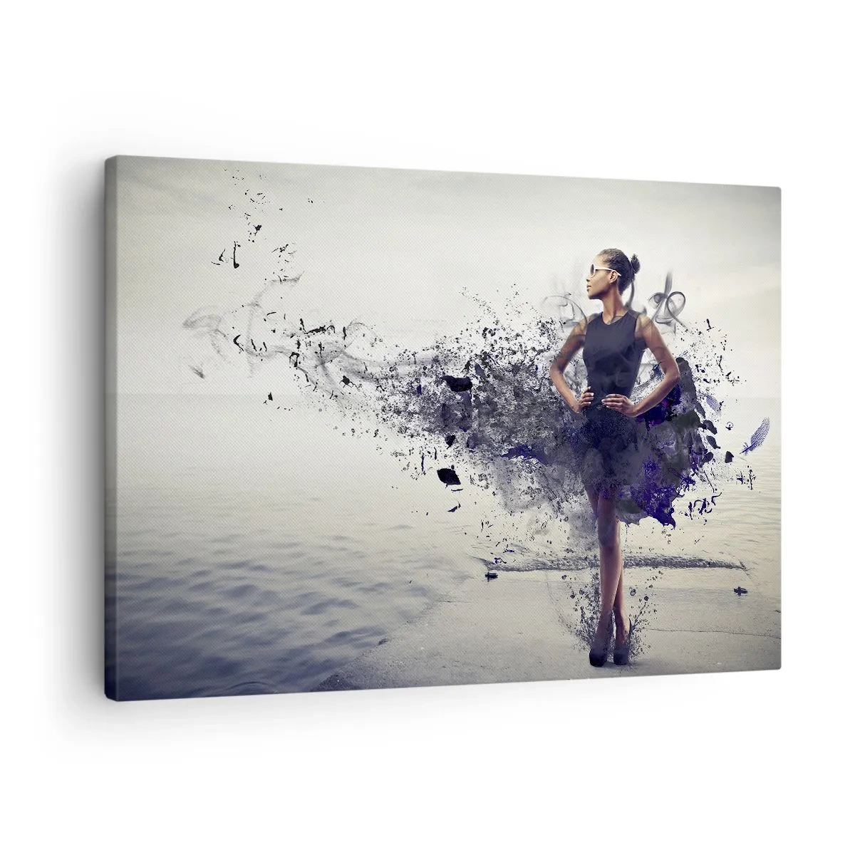 Bild auf Leinwand - Leinwandbild - Eine Frau in einer künstlerischen Komposition vor dem Hintergrund von Wasser - 70x50cm - Afrikanische Venus - Moderne Wanddekoration für Wohnzimmer und Schlafzimmer ARTTOR