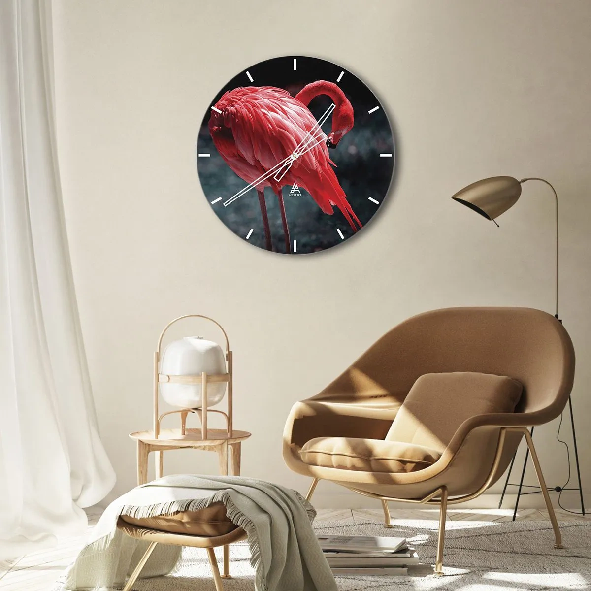 Wanduhr - Glasuhr - Ein roter Flamingo auf dunklem Hintergrund in einer eleganten Aufnahme - 30x30cm - Ein purpurrotes Gedicht der Natur - Moderne Wanddekoration für Wohnzimmer, Küche und Schlafzimmer ARTTOR