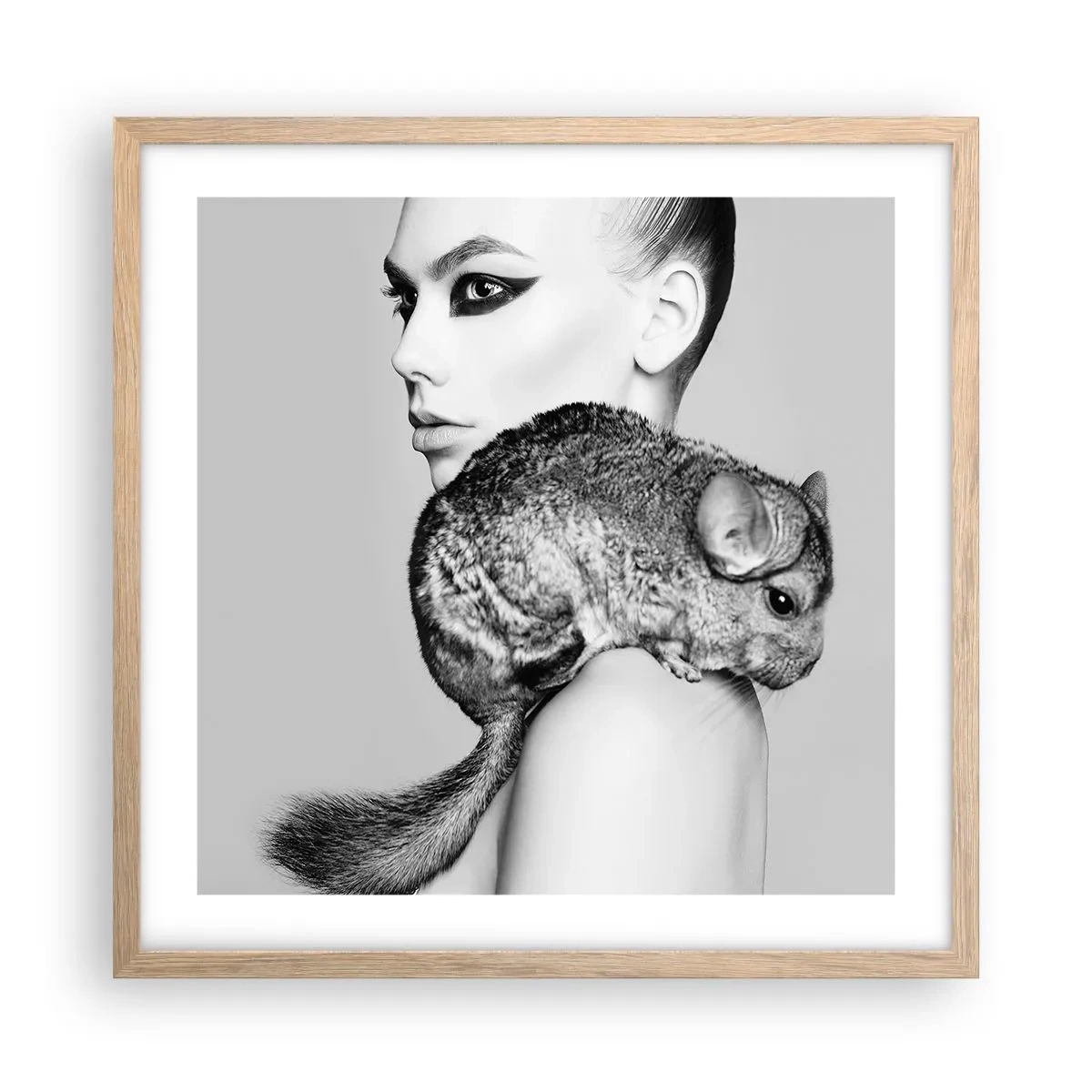 Poster in einem Rahmen aus heller Eiche - Dame mit einem Chinchilla - 50x50 cm