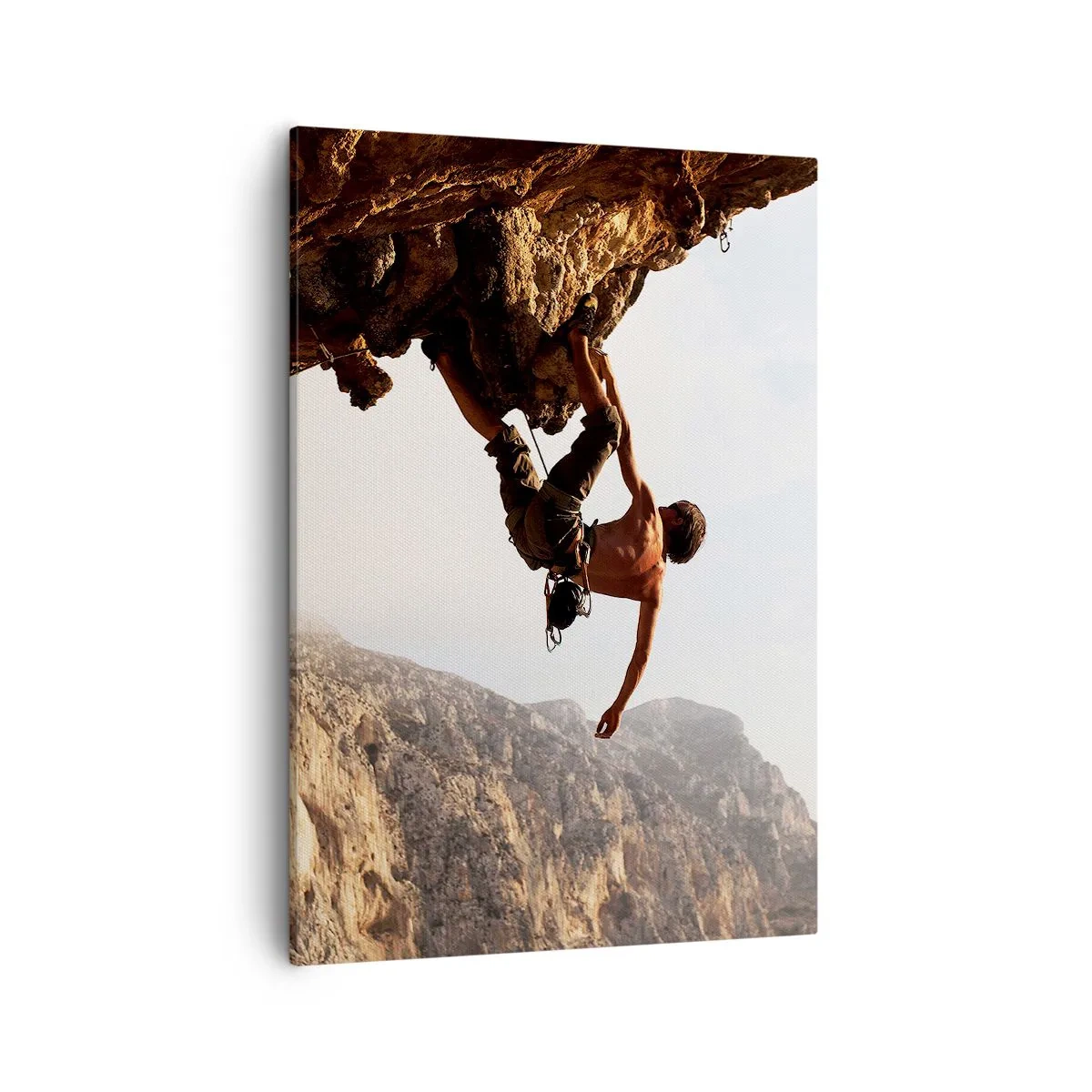 Bild auf Leinwand - Leinwandbild - Ein Kletterer auf einer steilen Klippe in den Bergen im Sonnenschein - 50x70cm - Die Welt ist in einer Hand auf einem Felsblock geschrumpft - Moderne Wanddekoration für Wohnzimmer und Schlafzimmer ARTTOR