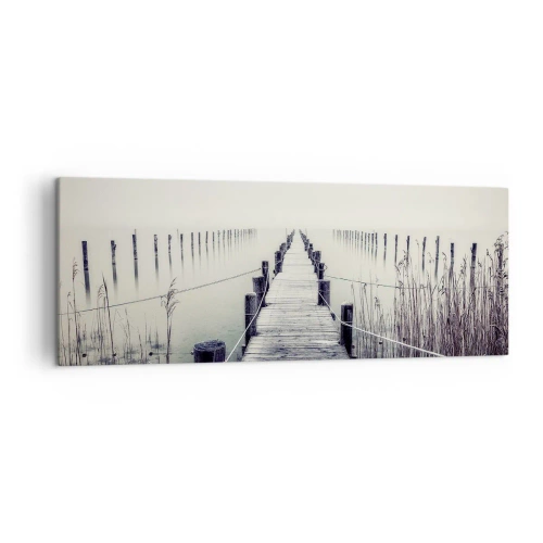 Bild auf Leinwand - Leinwandbild - Eine Holzbrücke, die in einen nebligen Raum führt - 140x50cm - Tauchen Sie in Ruhe ein - Moderne Wanddekoration für Wohnzimmer und Schlafzimmer ARTTOR