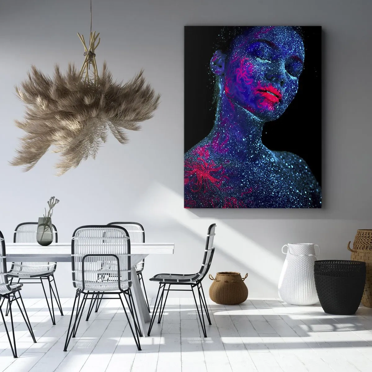 Bild auf Leinwand - Leinwandbild - Porträt einer Frau in Neonfarben auf schwarzem Hintergrund - 50x70cm - Im Sternenstaub - Moderne Wanddekoration für Wohnzimmer und Schlafzimmer ARTTOR