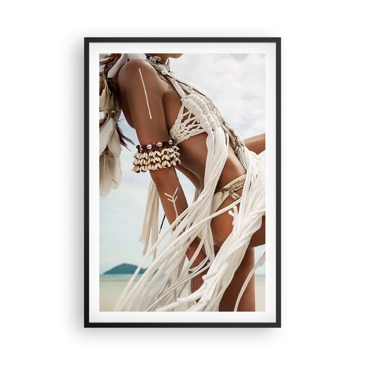 Poster in einem schwarzem Rahmen - Eine Priesterin der Sonne - 61x91 cm