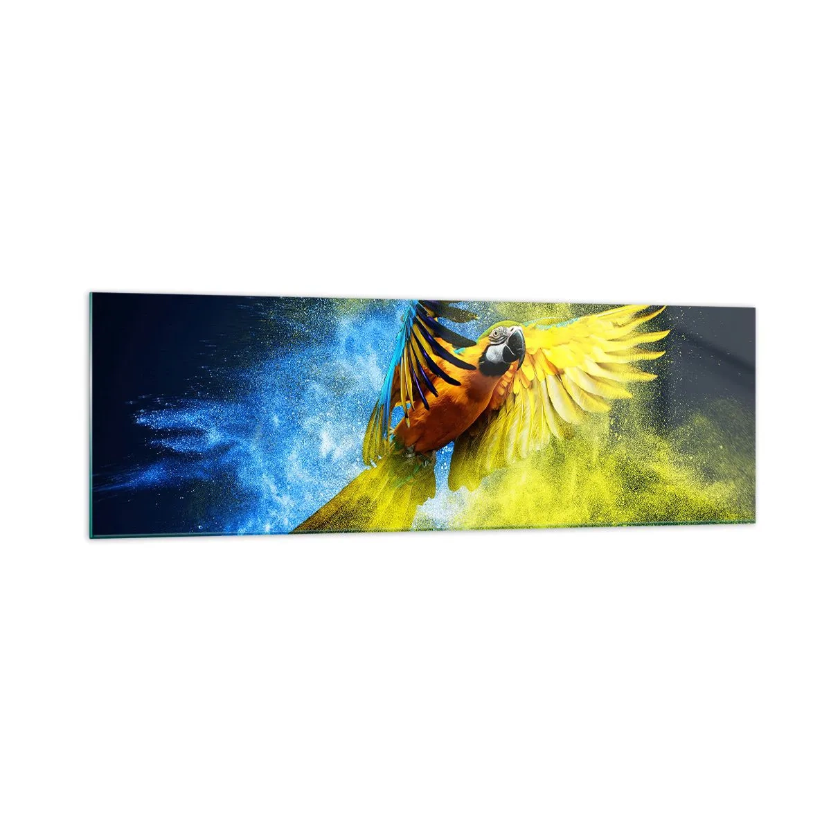 Glasbild - Bild auf glas - Ein Papagei im Flug vor einem Hintergrund aus farbenfrohen Explosionen in Gelb und Blau. - 160x50cm - Im blauen und goldenen Staub - Moderne Wanddekoration für Wohnzimmer und Schlafzimmer ARTTOR