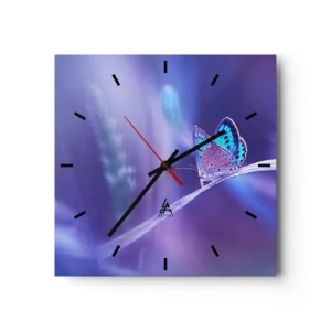 Wanduhr - Glasuhr - Ein zarter blauer Schmetterling auf einem Stängel in violettem Licht - 30x30cm - Ein Juwel der Natur - Moderne Wanddekoration für Wohnzimmer und Schlafzimmer ARTTOR
