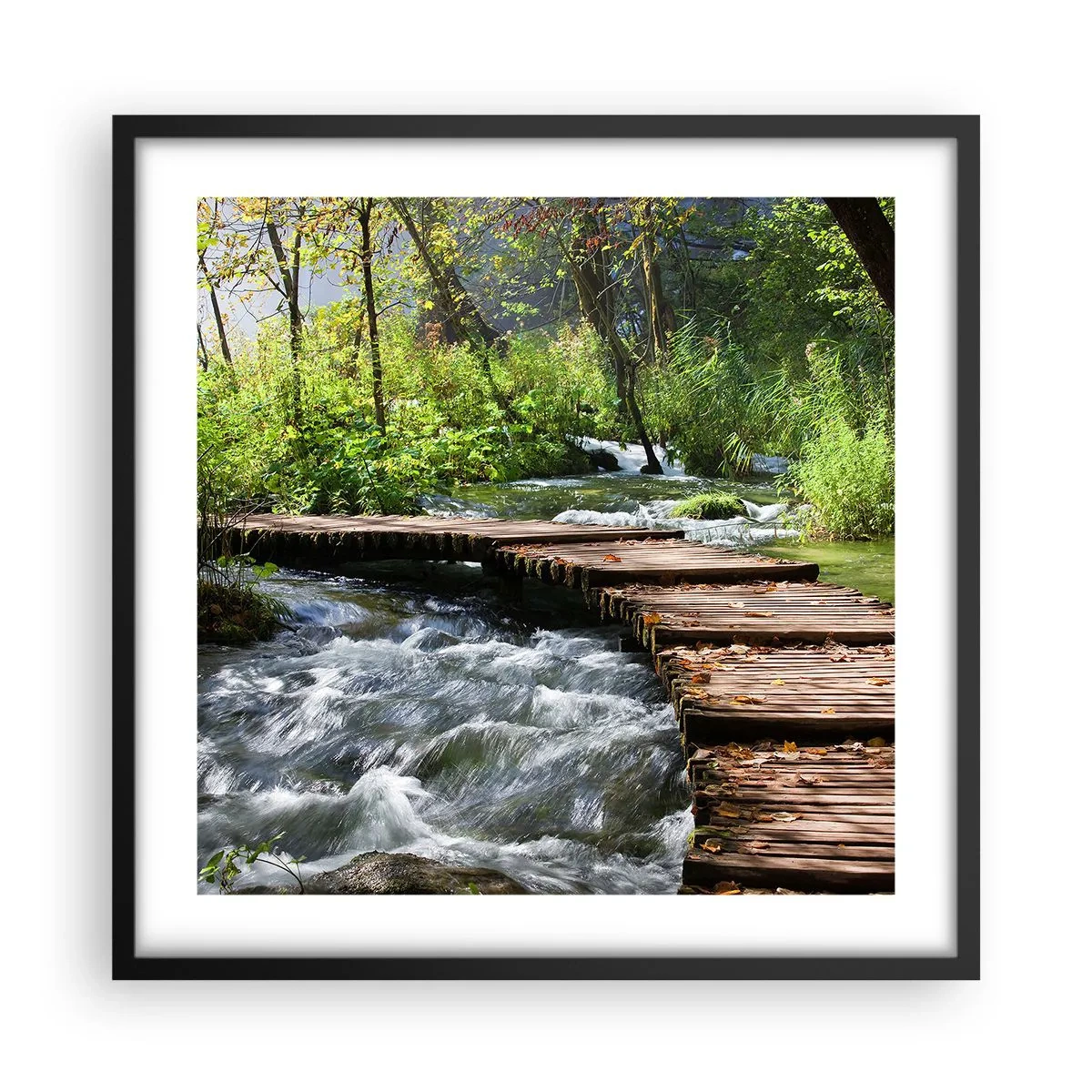 Poster in einem schwarzem Rahmen - Über der schaumigen Kaskade - 50x50 cm