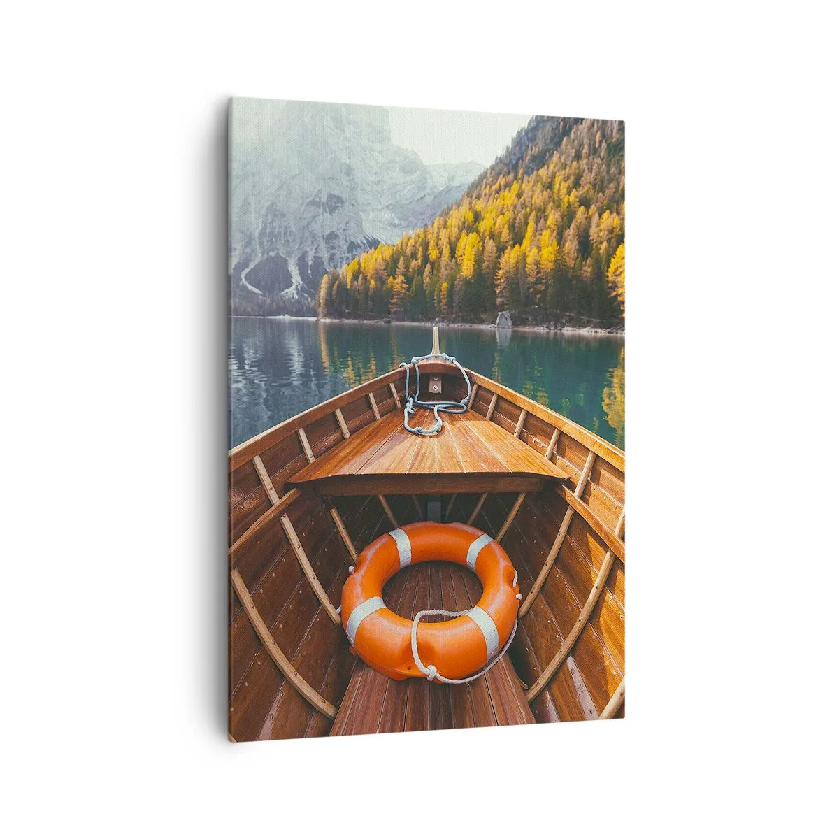 Bild auf Leinwand - Leinwandbild - Ein Holzboot auf einem von Wald umgebenen Bergsee - 70x100cm - Bergreise - Moderne Wanddekoration für Wohnzimmer und Schlafzimmer ARTTOR