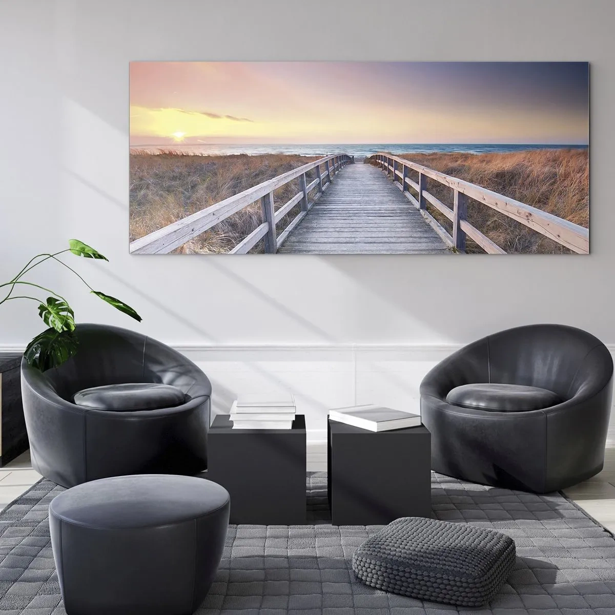 Glasbild - Bild auf glas - Ein Holzsteg führt bei Sonnenuntergang zum Strand, der Himmel ist in Pastellfarben gemalt. - 140x50cm - Baltische Abend-Aurora - Moderne Wanddekoration für Wohnzimmer und Schlafzimmer ARTTOR