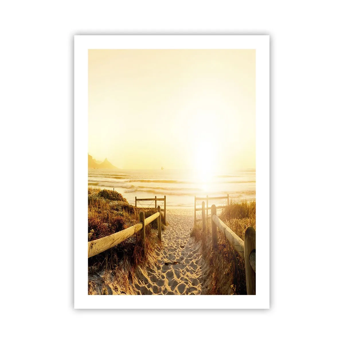 Poster - Der Weg zum Strand wird von den Strahlen der untergehenden Sonne beleuchtet - 50x70cm - Über die Düne, der Sonne entgegen - Moderne Wanddekoration für Wohnzimmer und Schlafzimmer ARTTOR