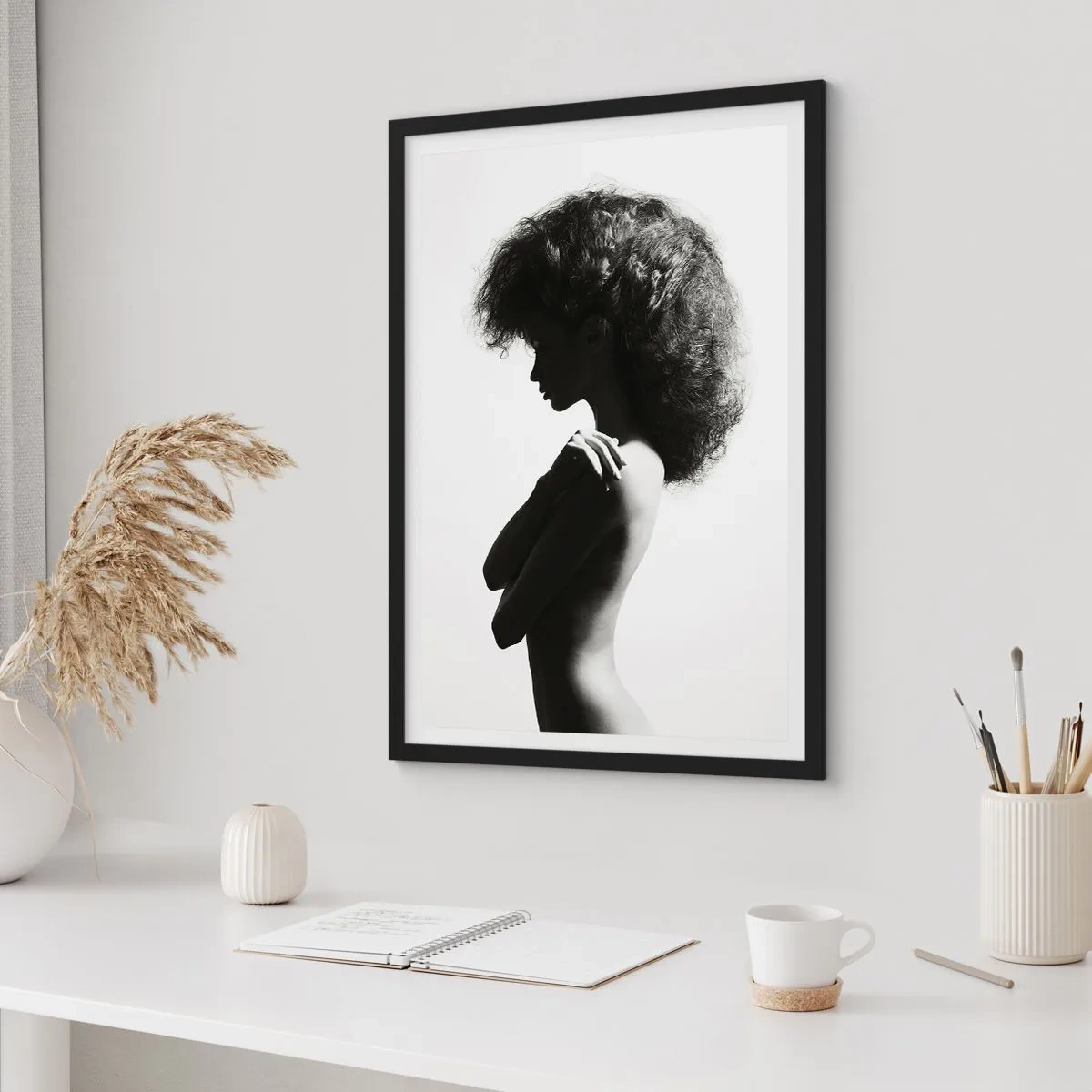 Poster in einem schwarzem Rahmen - Wie eine Blume auf einem schlanken Stiel - 70x100 cm