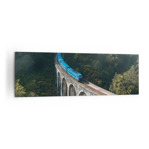 Bild auf Leinwand - Leinwandbild - Ein blauer Zug auf einem historischen Viadukt inmitten der Wälder - 160x50cm - Neigung zur Natur - Moderne Wanddekoration für Wohnzimmer und Schlafzimmer ARTTOR