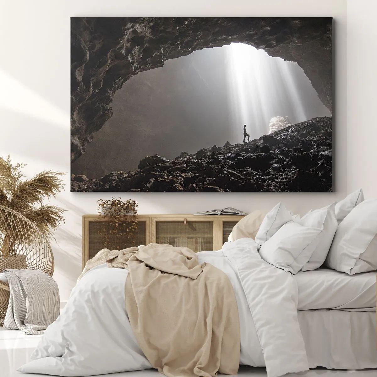 Bild auf Leinwand - Leinwandbild - Eine Figur in einer Höhle, beleuchtet von Lichtstrahlen - 70x50cm - Die leuchtende Grotte - Moderne Wanddekoration für Wohnzimmer und Schlafzimmer ARTTOR