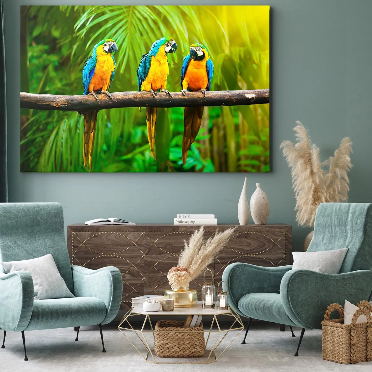 Bild auf Leinwand - Leinwandbild - Drei bunte Papageien vor einem Hintergrund aus tropischem Grün - 70x50cm - Und hast du gehört, dass sie ...? - Moderne Wanddekoration für Wohnzimmer und Schlafzimmer ARTTOR