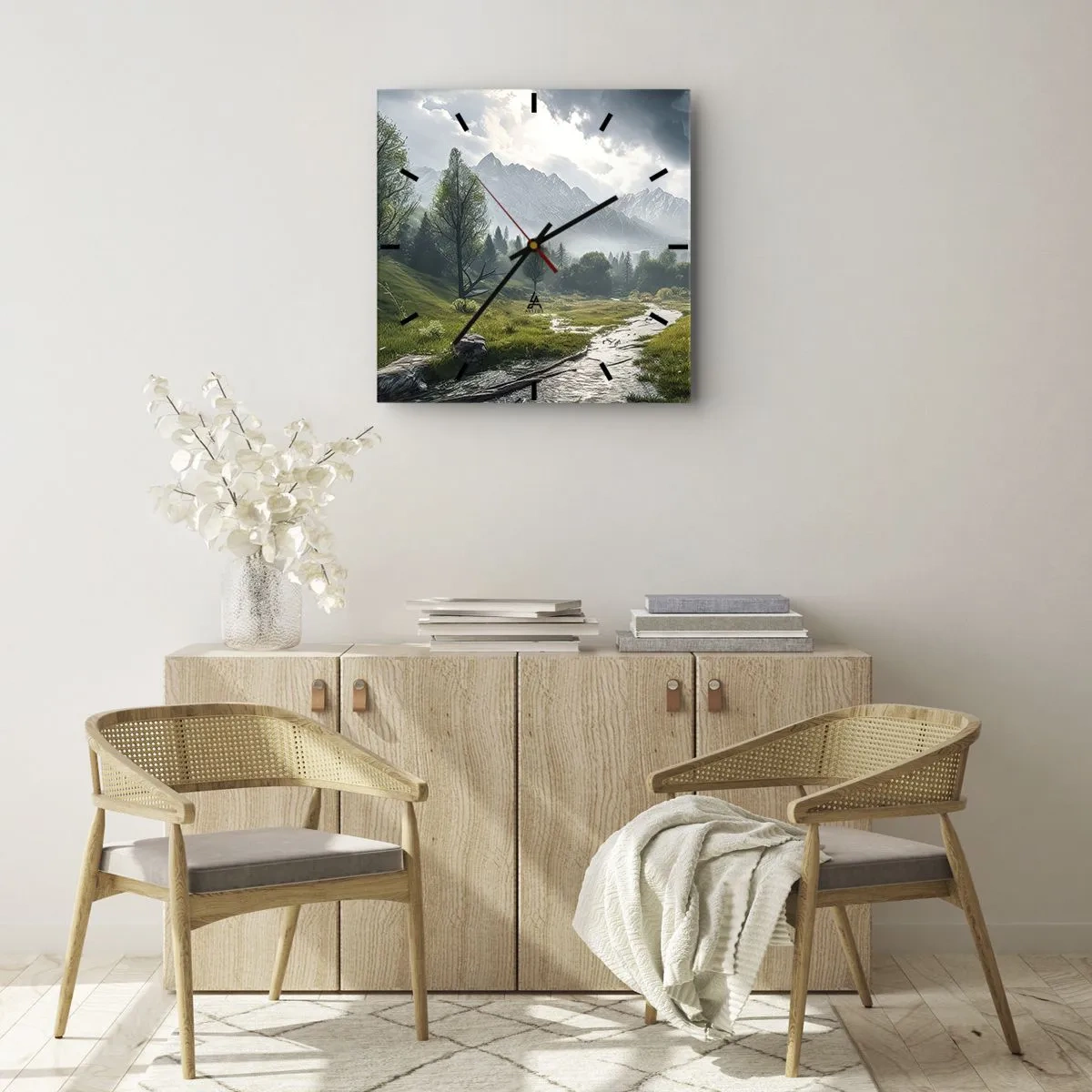 Wanduhr - Glasuhr - Eine Berglandschaft mit einem Fluss und Bäumen, umgeben von nebligen Bergen - 30x30cm - Hin und zurück - Moderne Wanddekoration für Wohnzimmer und Schlafzimmer ARTTOR