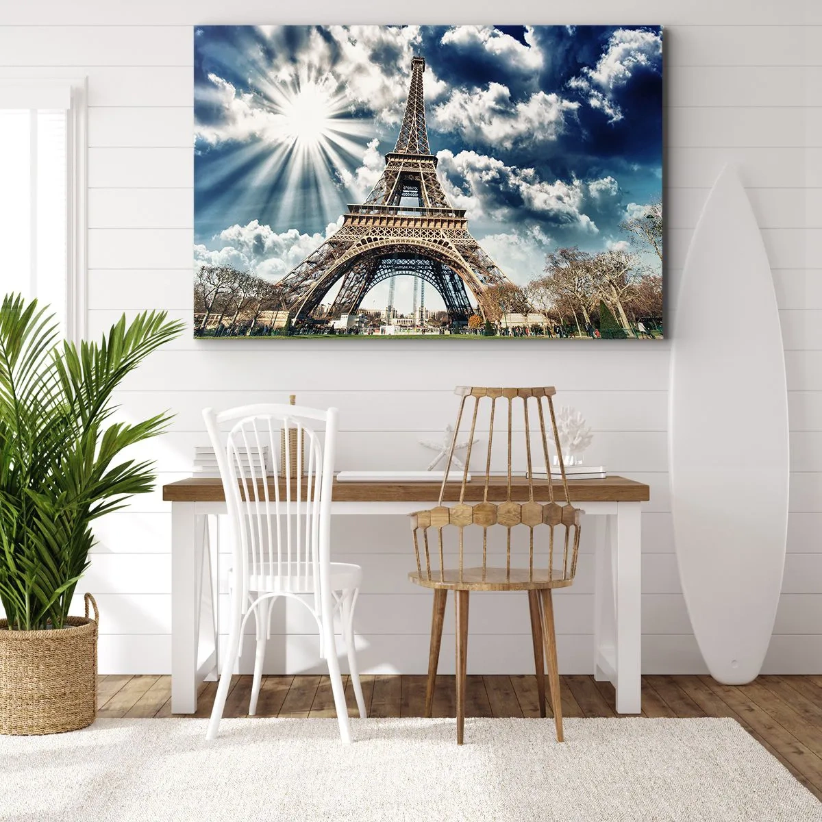Bild auf Leinwand - Leinwandbild - Der Eiffelturm vor einem sonnigen Himmel mit Wolken - 70x50cm - Die Einzige unter der Sonne - Moderne Wanddekoration für Wohnzimmer und Schlafzimmer ARTTOR