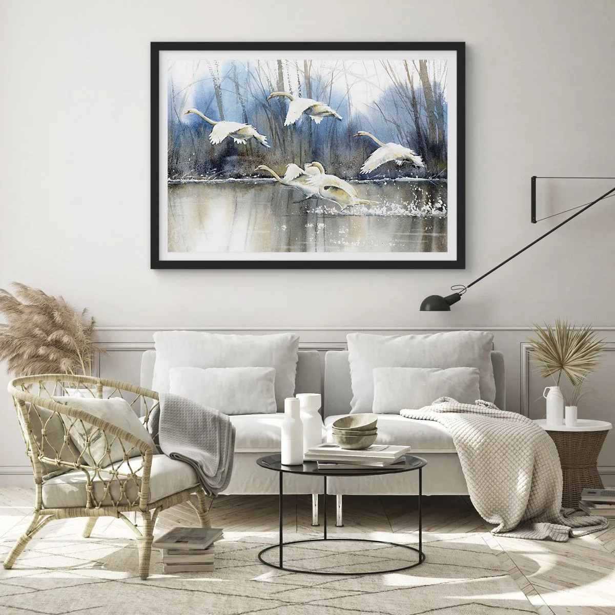 Poster in einem schwarzem Rahmen - Schwäne im Flug über einem zugefrorenen See in einer Winterlandschaft - 70x50cm - Wie im Märchen von den wilden Schwänen - Moderne Wanddekoration für Wohnzimmer und Schlafzimmer ARTTOR