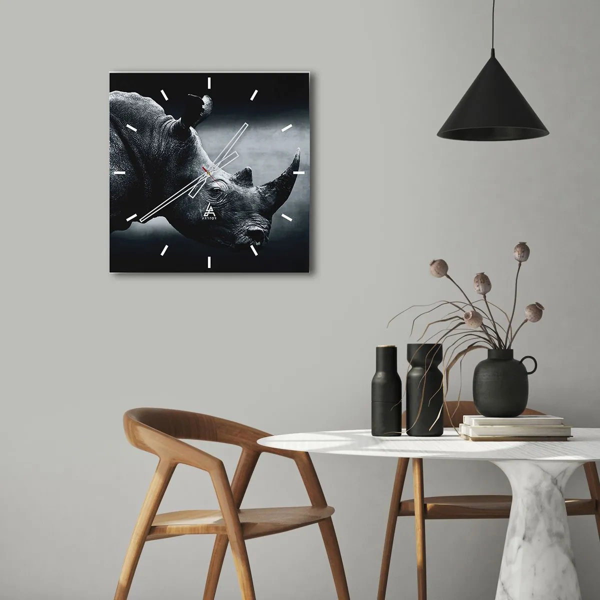 Wanduhr - Glasuhr - Schwarz-Weiß-Porträt eines Nashorns vor dunklem Hintergrund - 30x30cm - Richtiges Profil - Moderne Wanddekoration für Wohnzimmer und Schlafzimmer ARTTOR