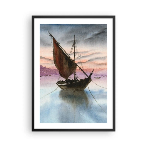 Poster in einem schwarzem Rahmen - Ein Segelschiff auf ruhigem Wasser im Licht der untergehenden Sonne - 50x70cm - Abend am Hafen - Moderne Wanddekoration für Wohnzimmer und Schlafzimmer ARTTOR