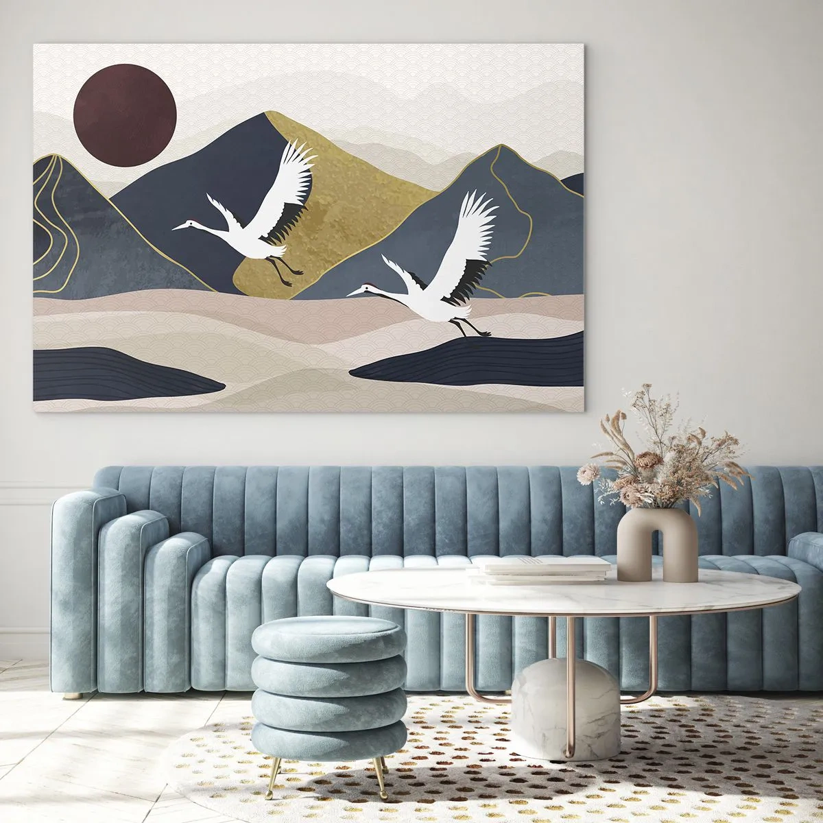 Glasbild - Bild auf glas - Zwei Kraniche fliegen über eine hügelige Landschaft mit einer roten Sonne. - 70x50cm - Es ist wieder ein Tag VERFLOGEN - Moderne Wanddekoration für Wohnzimmer und Schlafzimmer ARTTOR