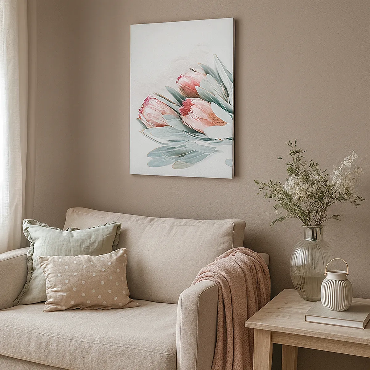 Bild auf Leinwand - Leinwandbild - Dezente rosa Protea-Blüten auf hellem Hintergrund - 50x70cm - Schämen sich für ihre eigene Schönheit - Moderne Wanddekoration für Wohnzimmer und Schlafzimmer ARTTOR