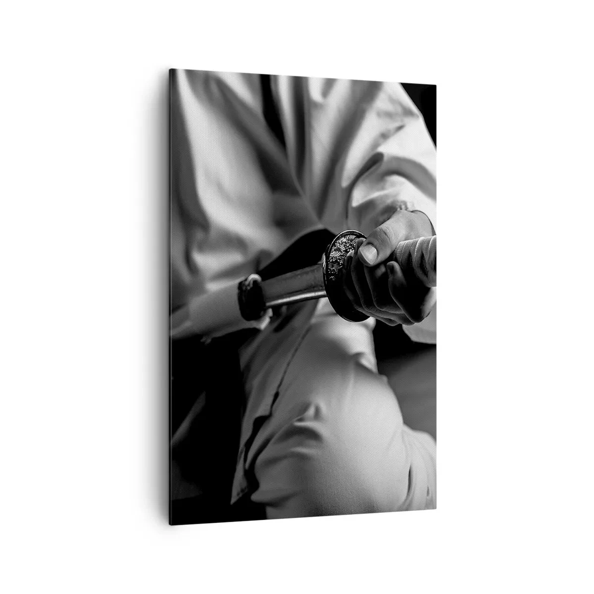 Bild auf Leinwand - Leinwandbild - Ein Samurai im Kimono hält ein Katana in Schwarz und Weiß. - 80x120cm - Kriegerseele - Moderne Wanddekoration für Wohnzimmer und Schlafzimmer ARTTOR