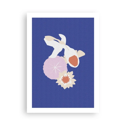 Poster - Koi-Fische umgeben von Blumen vor intensivem Hintergrund - 50x70cm - Komposition von Blüten und Knospen - Moderne Wanddekoration für Wohnzimmer und Schlafzimmer ARTTOR