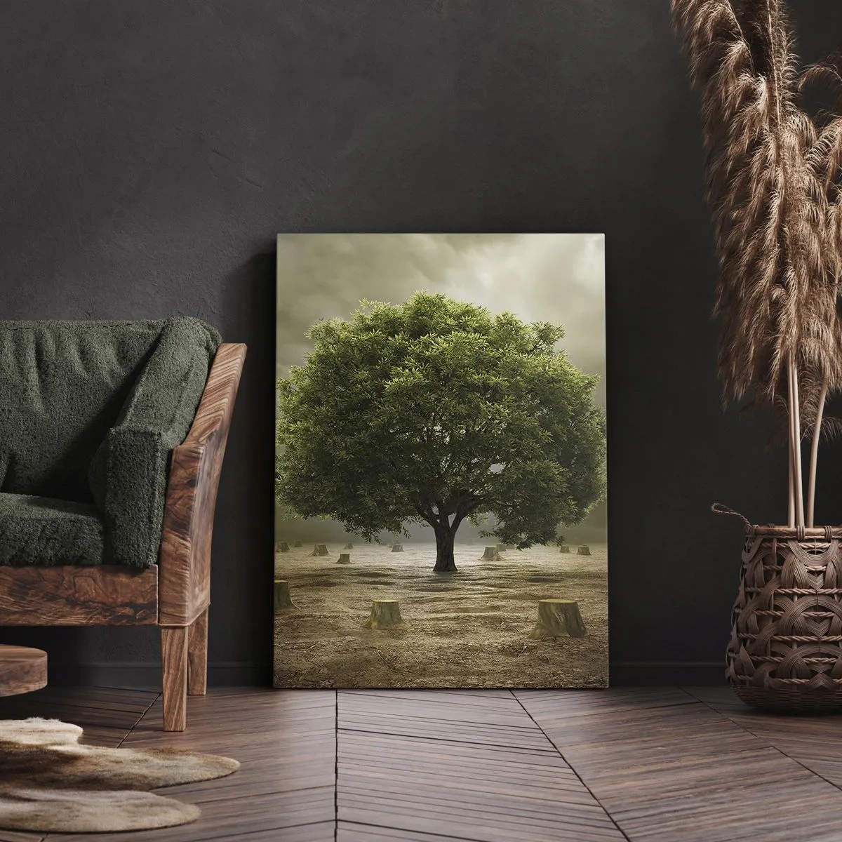 Bild auf Leinwand - Leinwandbild - Ein grüner Baum, umgeben von gefällten Baumstämmen vor einem bewölkten Himmel - 80x120cm - Alle Hoffnung - Moderne Wanddekoration für Wohnzimmer und Schlafzimmer ARTTOR