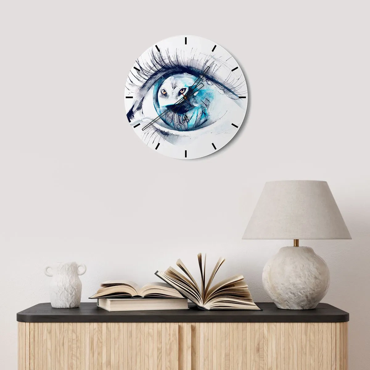 Wanduhr - Glasuhr - Künstlerisches Wolfsaugen-Motiv in Blau- und Weißtönen - 30x30cm - Auge in Auge mit Wildheit - Moderne Wanddekoration für Wohnzimmer, Küche und Schlafzimmer ARTTOR