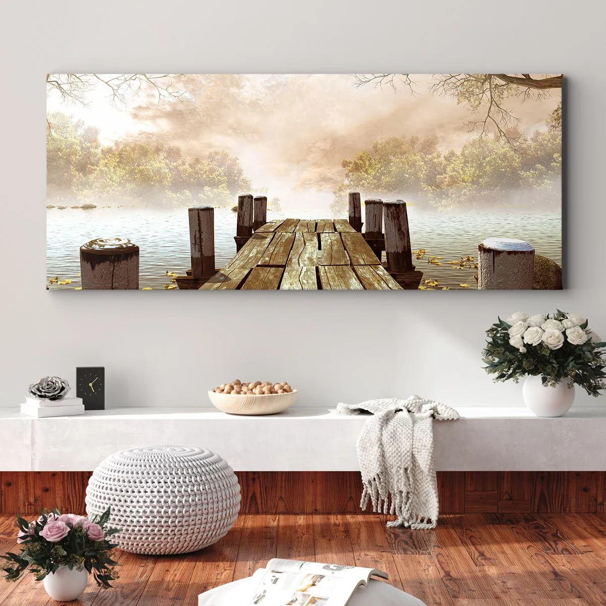 Bild auf Leinwand - Leinwandbild - Ein Holzsteg, der im Morgennebel auf einen ruhigen See führt - 120x50cm - Die milde Traurigkeit des Herbstes - Moderne Wanddekoration für Wohnzimmer und Schlafzimmer ARTTOR