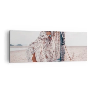 Bild auf Leinwand - Leinwandbild - Frau im Boho-Stil mit Gitarre am Strand - 140x50cm - Kinderblumen auf dem Weg - Moderne Wanddekoration für Wohnzimmer und Schlafzimmer ARTTOR