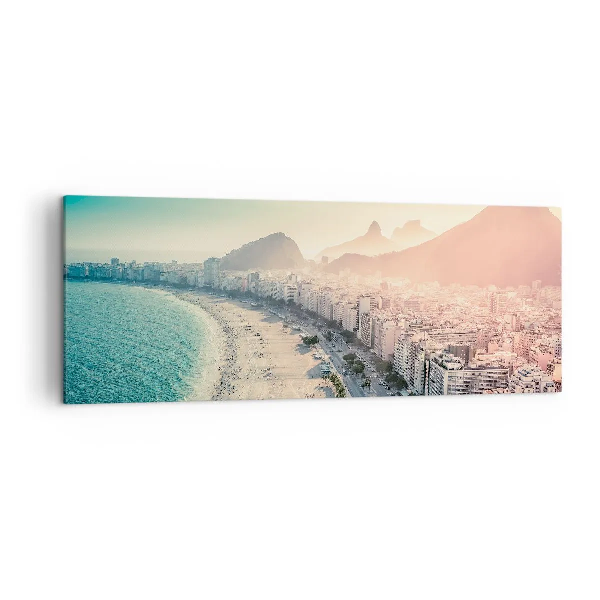 Bild auf Leinwand - Leinwandbild - Panorama des Copacabana-Strandes mit Bergen im Hintergrund in Rio de Janeiro - 140x50cm - Ewiger Urlaub in Rio - Moderne Wanddekoration für Wohnzimmer und Schlafzimmer ARTTOR