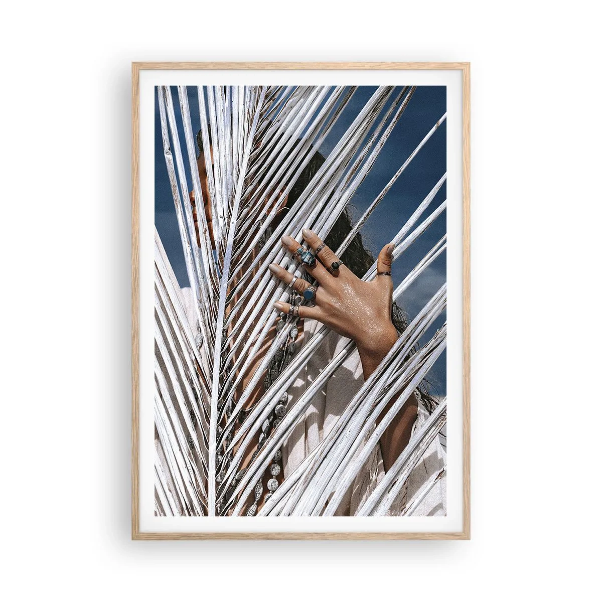 Poster in einem Rahmen aus heller Eiche - Das Mädchen des Schamanen? - 70x100 cm