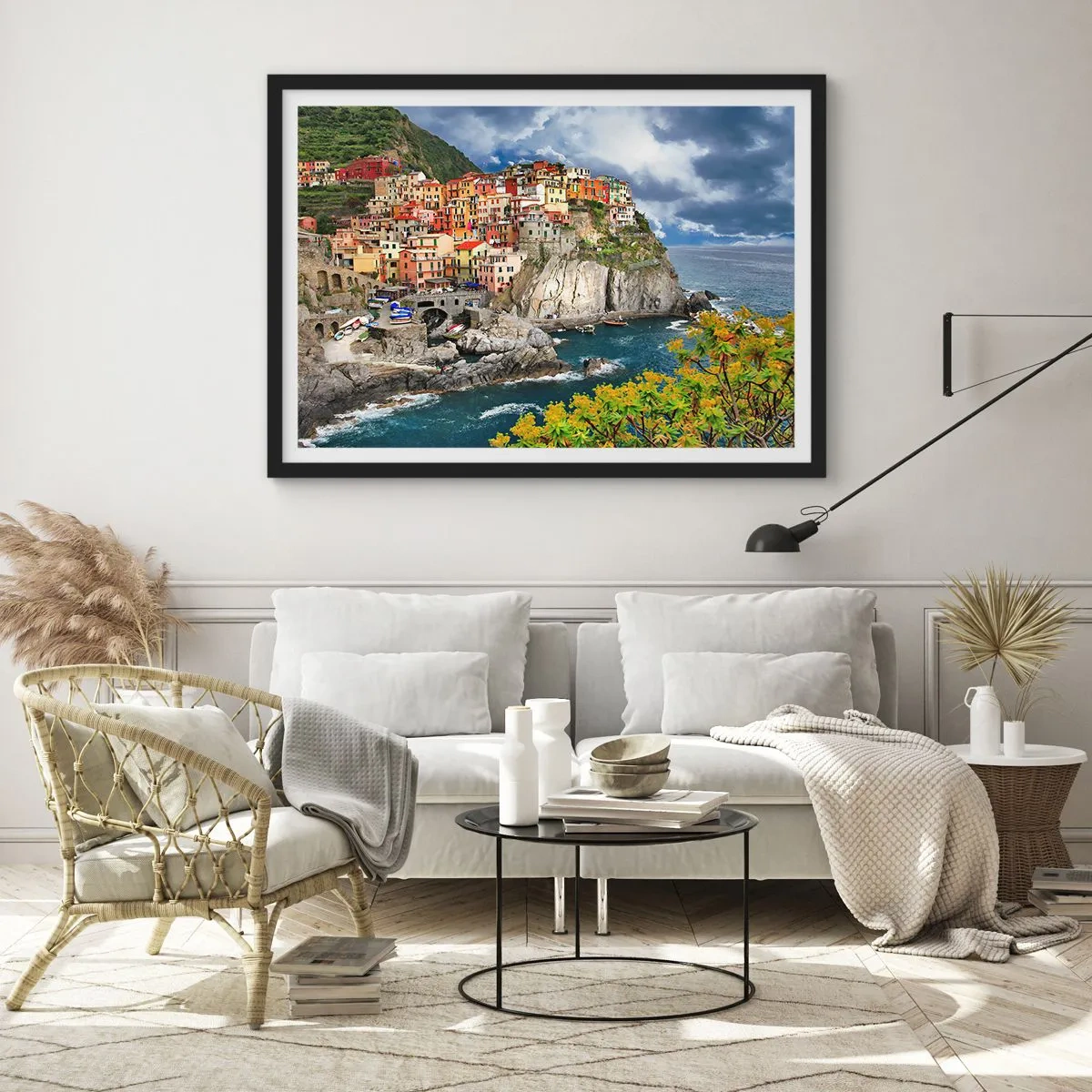 Poster in einem schwarzem Rahmen - Bunte Häuser auf einer Klippe mit Blick auf das Meer in Cinque Terre - 100x70cm - Eine Gruppe umarmt die Felsen - Moderne Wanddekoration für Wohnzimmer und Schlafzimmer ARTTOR
