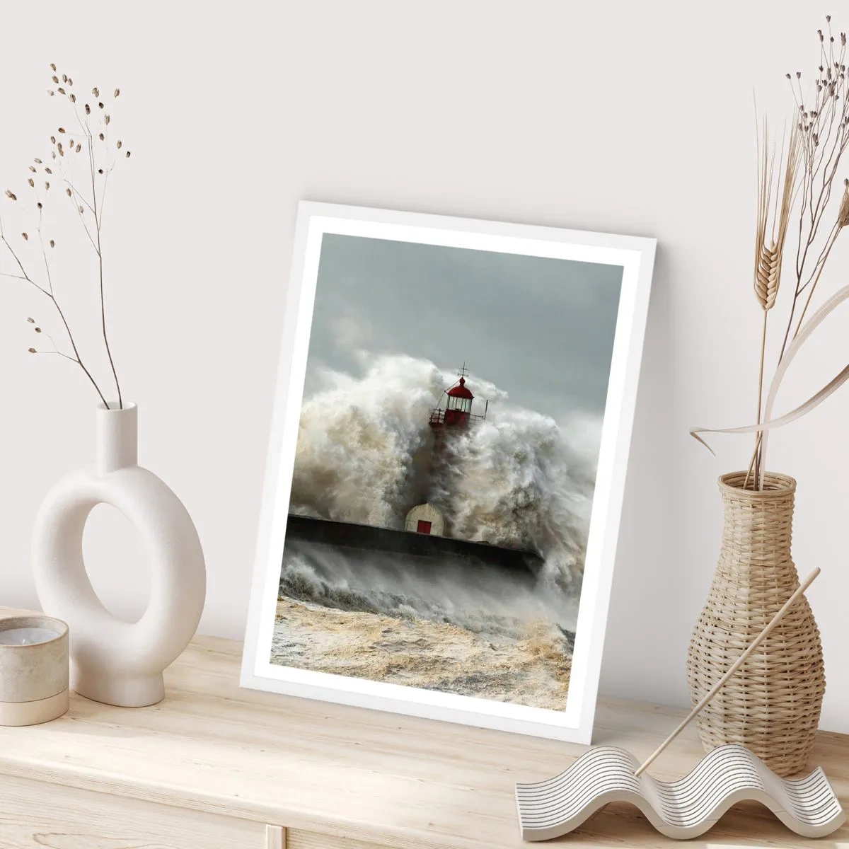 Poster in einem weißen Rahmen - Die Wut des Ozeans - 61x91 cm