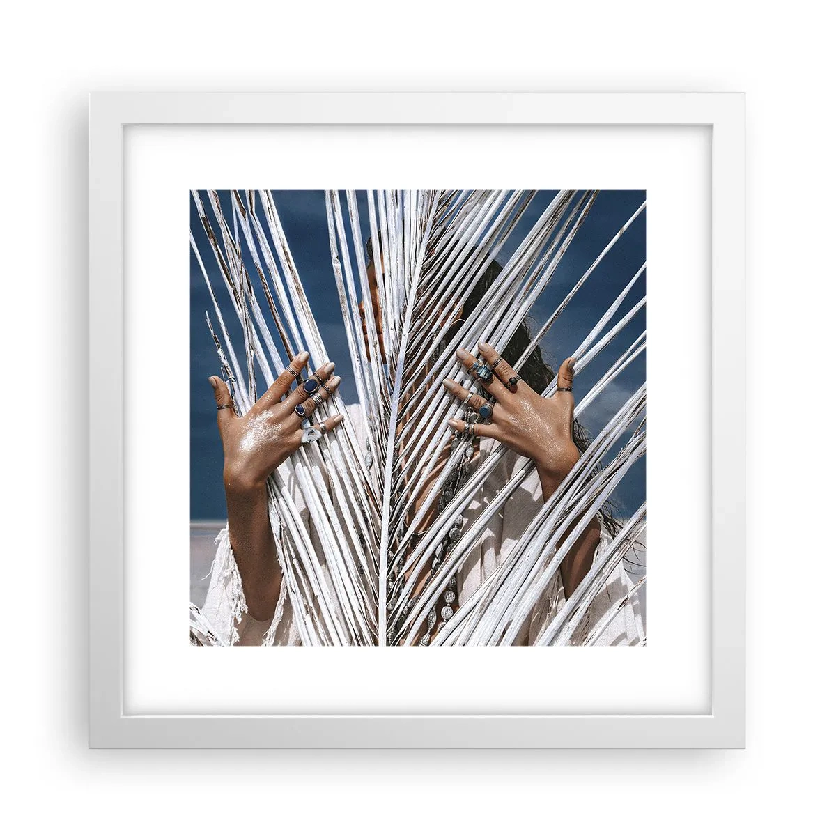 Poster in einem weißen Rahmen - Das Mädchen des Schamanen? - 30x30 cm