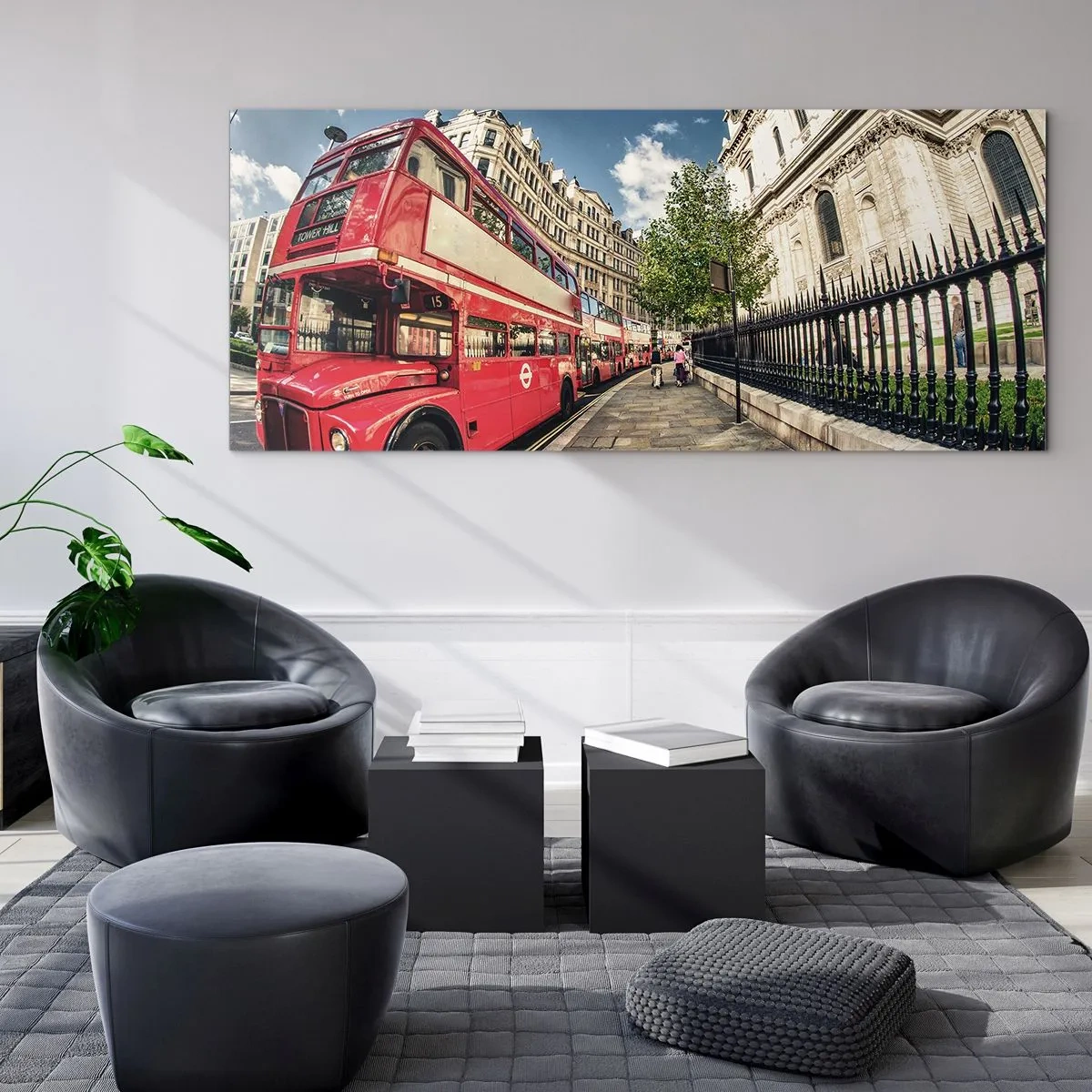 Glasbild - Bild auf glas - Roter Doppeldeckerbus in London in der Nähe der Straße und der Kathedrale - 160x50cm - Londoner Straße in Grau und Rot - Moderne Wanddekoration für Wohnzimmer und Schlafzimmer ARTTOR
