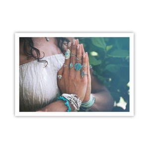 Poster - Mit Boho-Schmuck verzierte Hände - 100x70cm - Willkommen im Zentrum des Seins - Moderne Wanddekoration für Wohnzimmer und Schlafzimmer ARTTOR