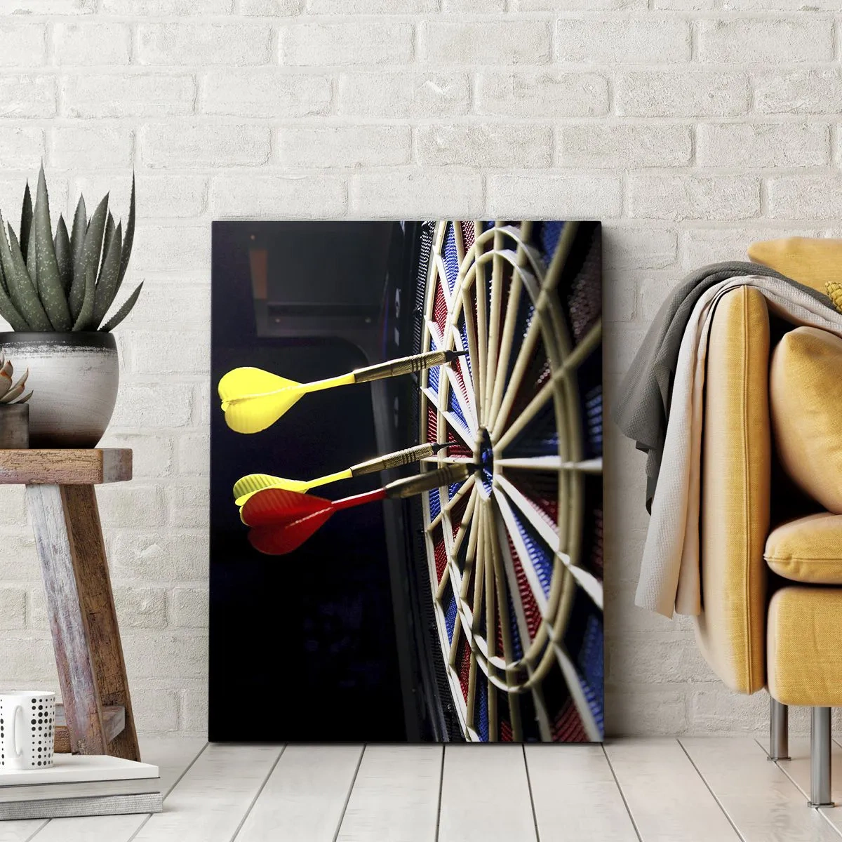 Bild auf Leinwand - Leinwandbild - Eine Dartscheibe mit getroffenen Darts auf schwarzem Hintergrund - 70x100cm - Auf den Punkt gebracht - Moderne Wanddekoration für Wohnzimmer und Schlafzimmer ARTTOR
