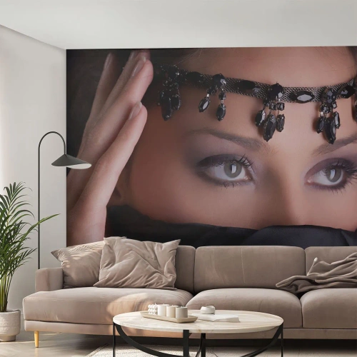 Fototapete Standard Eco - Orientalisches verführerisches Geheimnis - Frau, Augen, Kultur - 450x315 cm