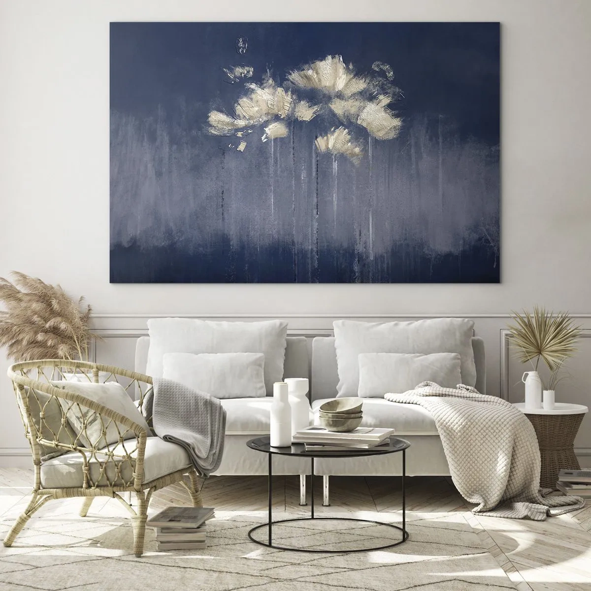 Glasbild - Bild auf glas - Goldenes abstraktes Blumenarrangement auf marineblauem Hintergrund - 120x80cm - Wie Blütenblätter im Wind - Moderne Wanddekoration für Wohnzimmer und Schlafzimmer ARTTOR