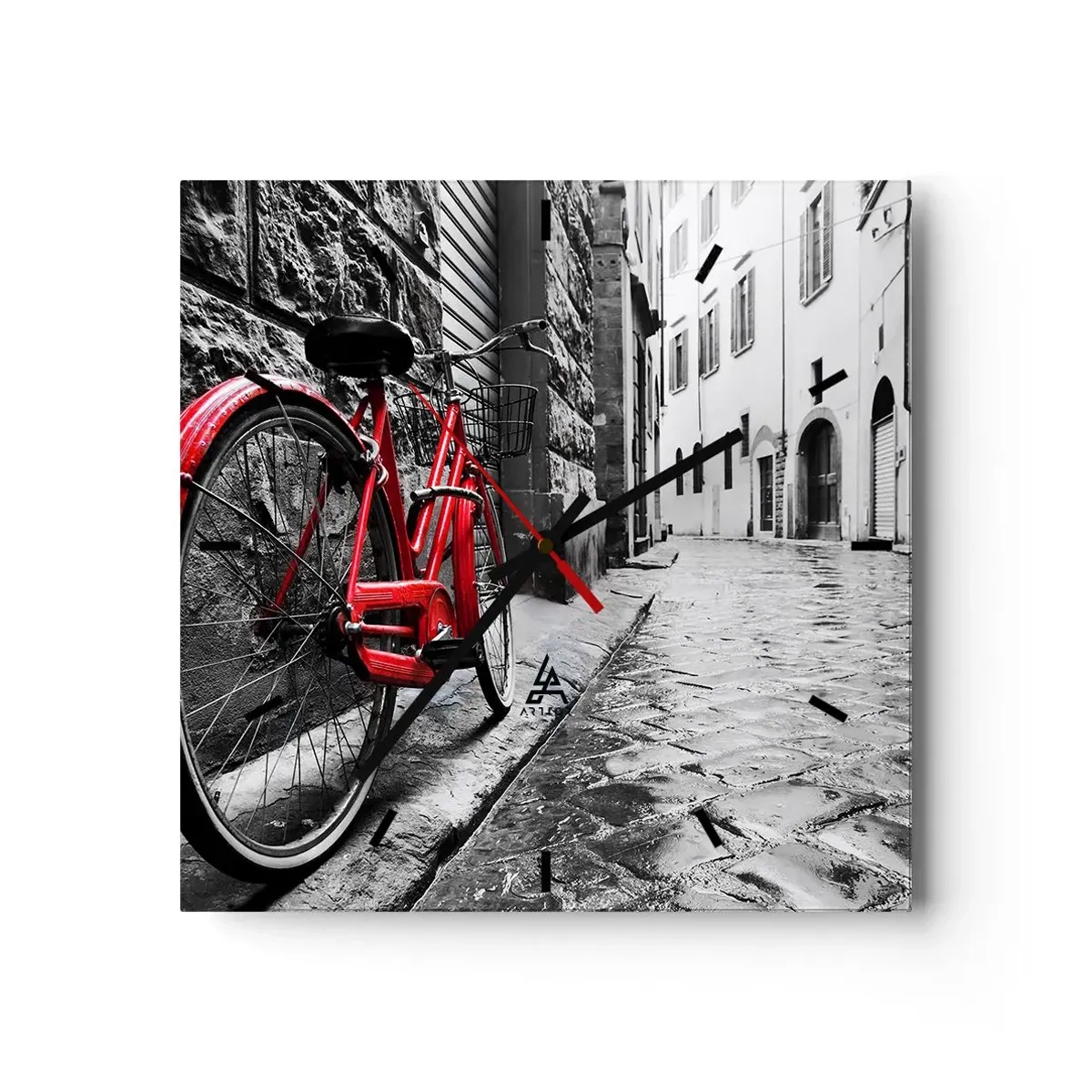 Wanduhr - Glasuhr - Rotes Fahrrad in einer schwarz-weißen Straße - 30x30cm - Wahre Schönheit wird nicht alt - Moderne Wanddekoration für Wohnzimmer und Schlafzimmer ARTTOR