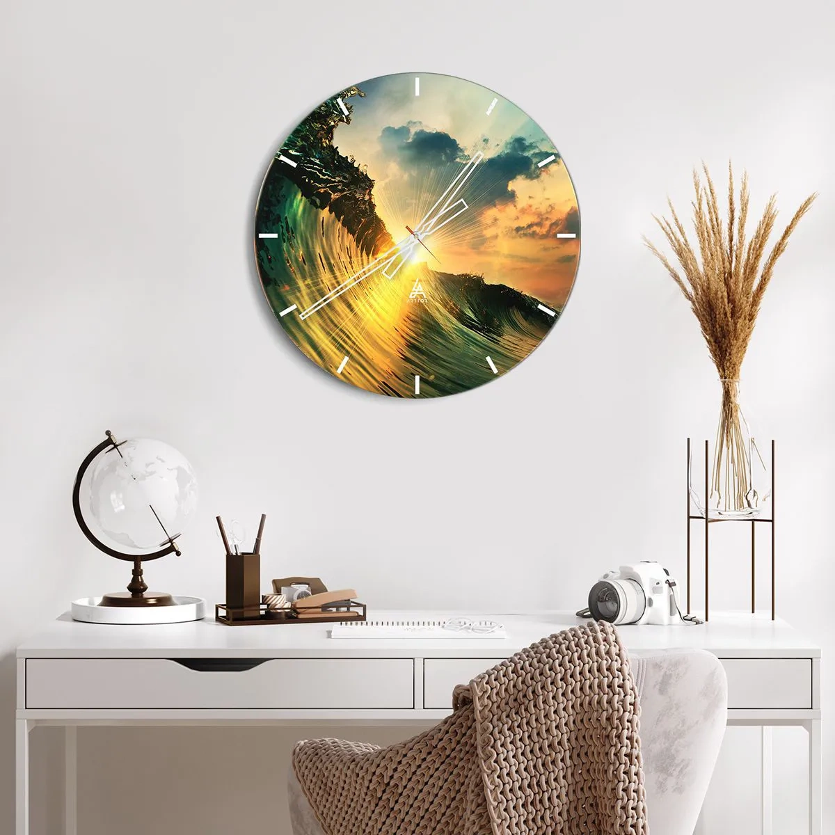 Wanduhr - Glasuhr - Ein goldener Sonnenuntergang, eingefangen in einer Meereswelle - 30x30cm - Surfer, wo bist du? - Moderne Wanddekoration für Wohnzimmer, Küche und Schlafzimmer ARTTOR