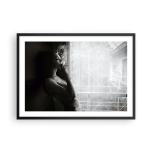 Poster in einem schwarzem Rahmen - Eine Frau in sinnlicher Pose auf einem Schwarzweißfoto - 70x50cm - Sinnlicher Moment - Moderne Wanddekoration für Wohnzimmer und Schlafzimmer ARTTOR