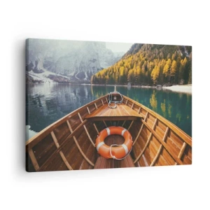 Bild auf Leinwand - Leinwandbild - Ein Holzboot auf einem von Wald umgebenen Bergsee - 70x50cm - Bergreise - Moderne Wanddekoration für Wohnzimmer und Schlafzimmer ARTTOR
