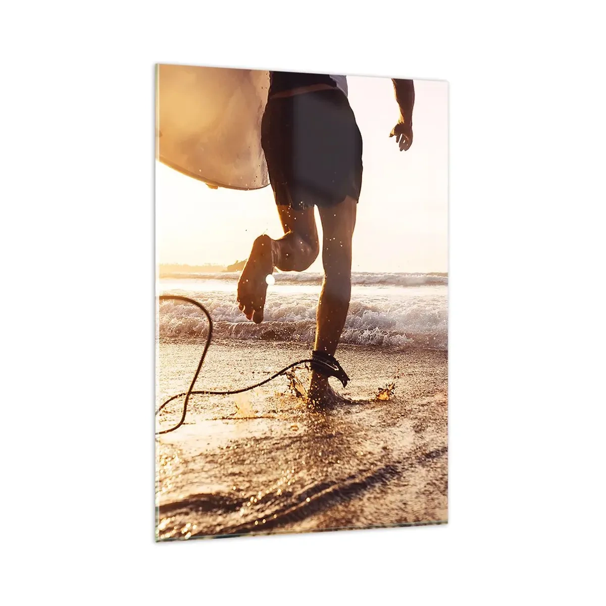Glasbild - Bild auf glas - Ein Surfer läuft mit seinem Brett in der Sonne am Strand entlang. - 80x120cm - Um die Welle zu treffen - Moderne Wanddekoration für Wohnzimmer und Schlafzimmer ARTTOR