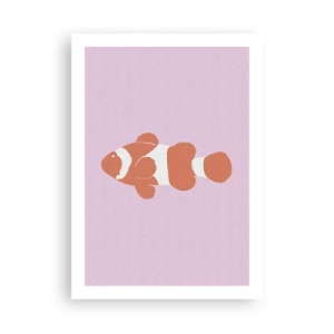 Poster - Orangefarbener Clownfisch auf violettem Hintergrund - 50x70cm - In Koralle an Gesicht und Schwanz - Moderne Wanddekoration für Wohnzimmer und Schlafzimmer ARTTOR