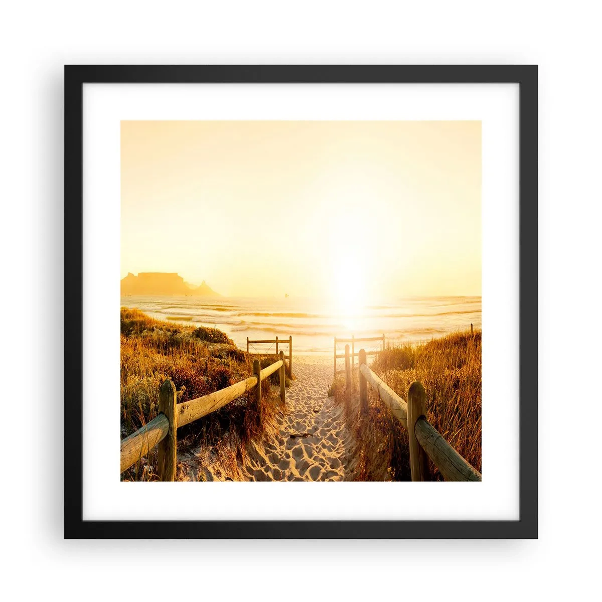 Poster in einem schwarzem Rahmen - Über die Düne, der Sonne entgegen - 40x40 cm