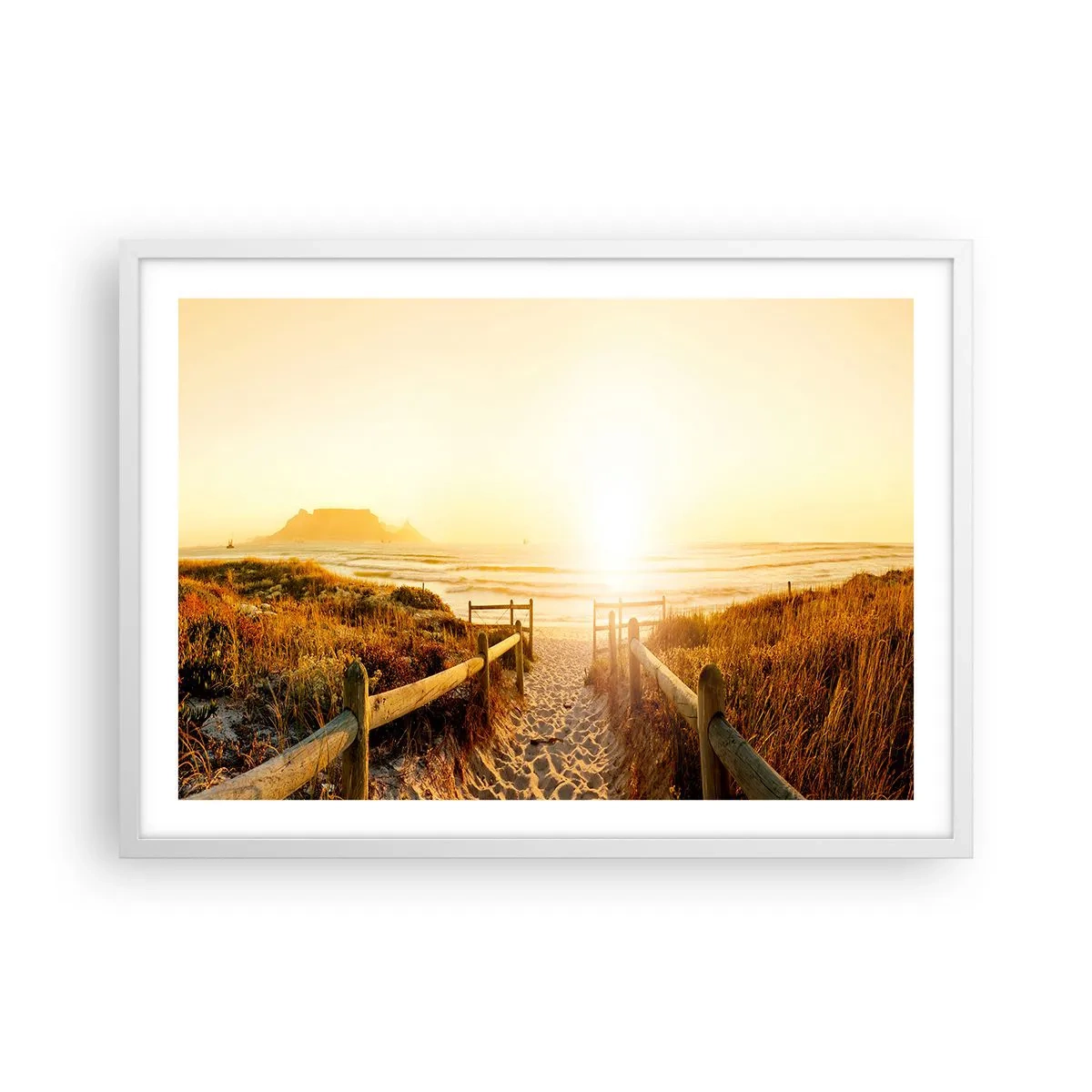 Poster in einem weißen Rahmen - Über die Düne, der Sonne entgegen - 70x50 cm