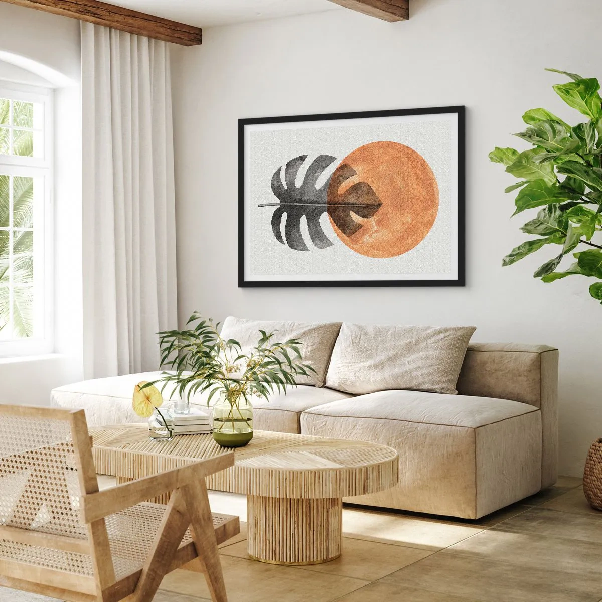 Poster in einem schwarzem Rahmen - Monstera-Blatt und goldener Kreis auf hellem Hintergrund - 70x50cm - Immer die Sonne - Moderne Wanddekoration für Wohnzimmer und Schlafzimmer ARTTOR