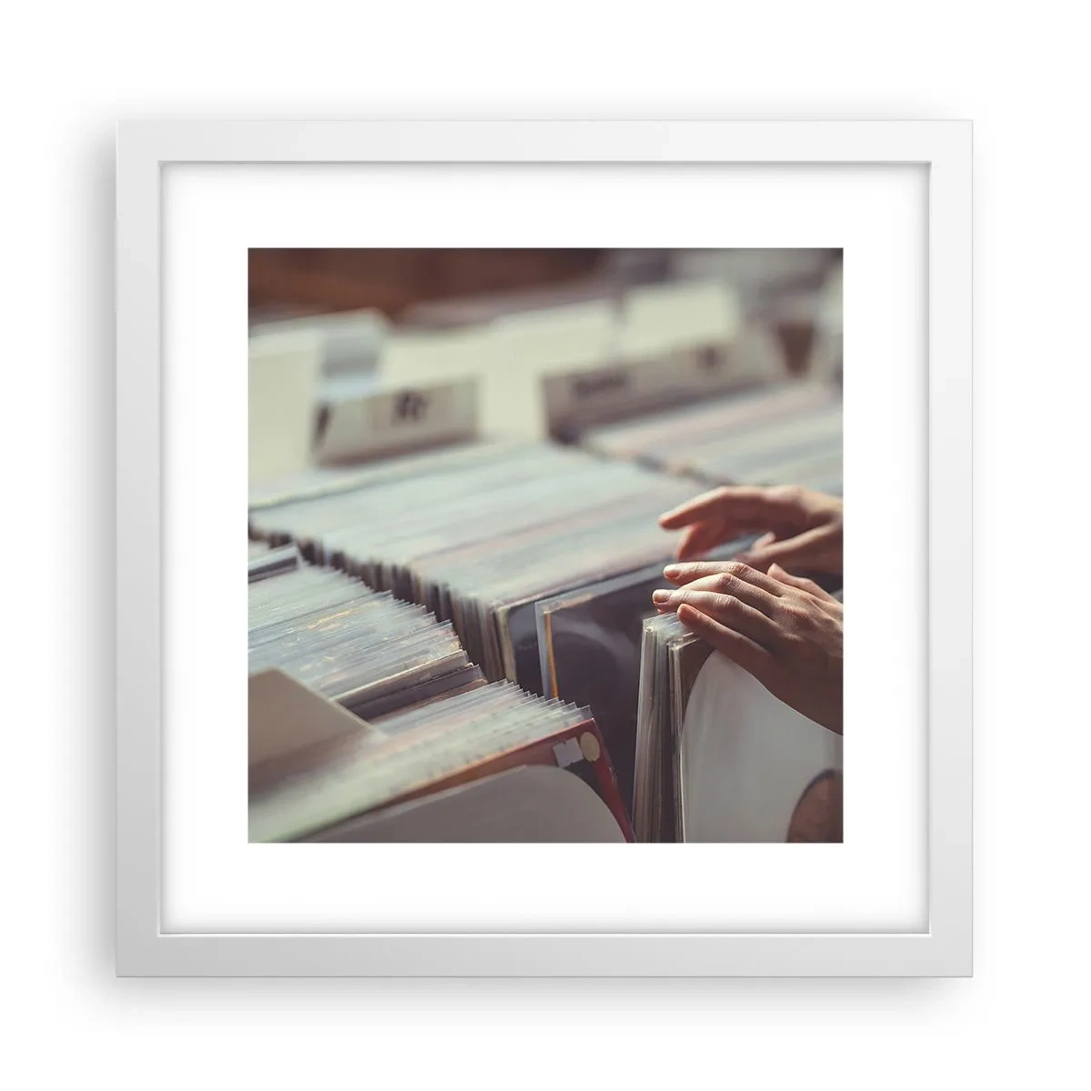 Poster in einem weißen Rahmen - Auf der Suche nach Emotionen - 30x30 cm